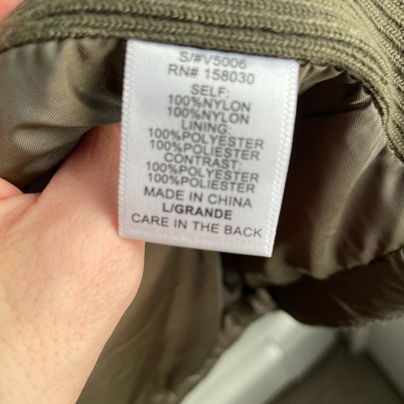 Green vest with Rhinestone Heart on back - Picture 5 of 7